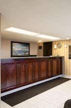 Hotel Super 8 by Wyndham Eau Claire WI photo 5