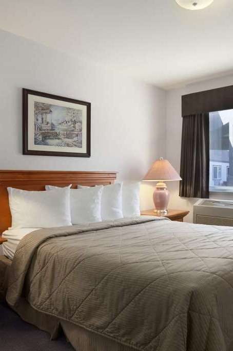 Hotel Super 8 by Wyndham West Kelowna BC photo 1