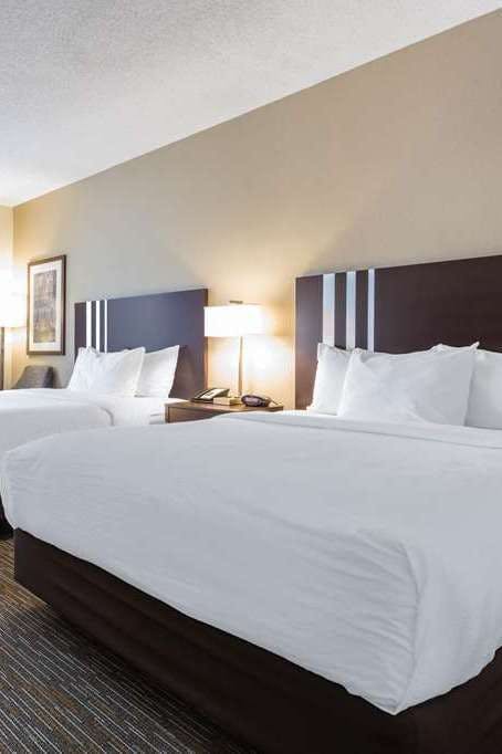 Hotel Wingate by Wyndham Gurnee photo 2