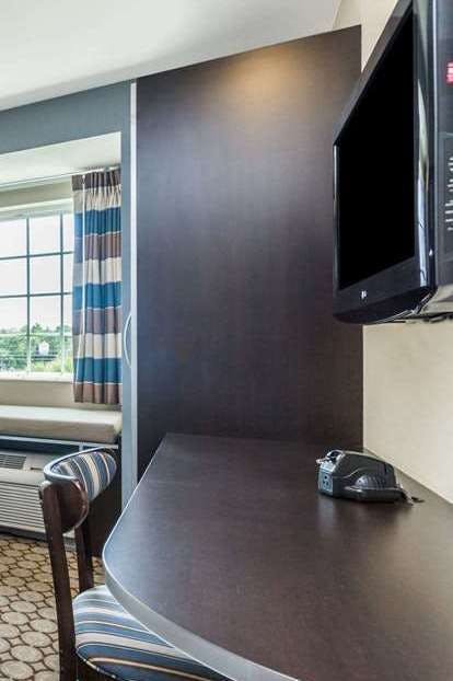 Hotel Microtel Inn & Suites by Wyndham Spring Hill/Weeki Wachee photo 3