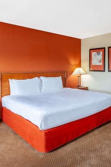 Hotel AmericInn by Wyndham Willmar photo 1