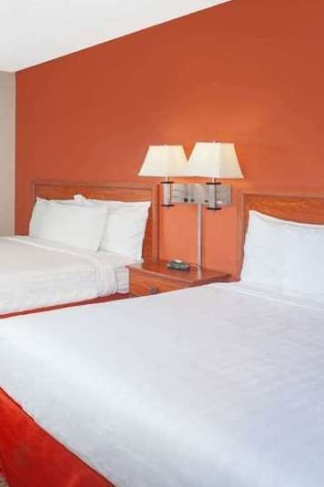 Hotel AmericInn by Wyndham Willmar photo 2