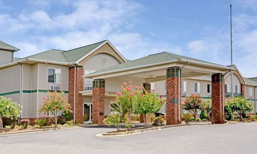 Hotel Super 8 by Wyndham Salisbury photo 2