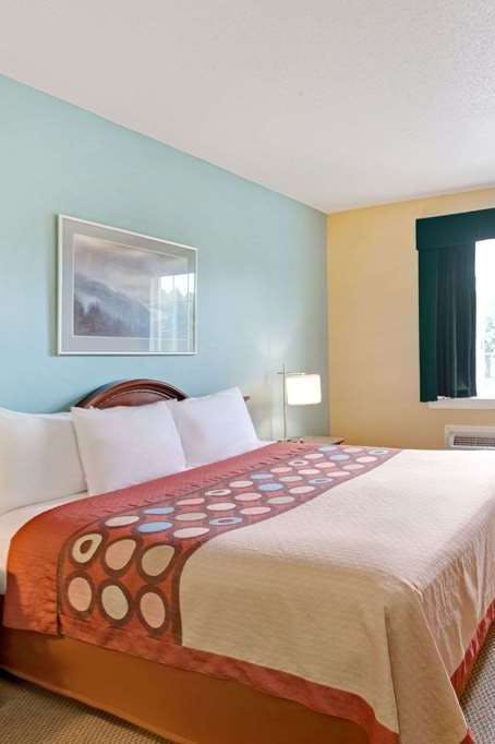 Hotel Super 8 by Wyndham Salisbury photo 3