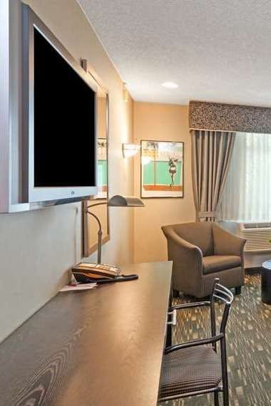 Hotel Ramada Plaza by Wyndham West Hollywood Hotel & Suites photo 4