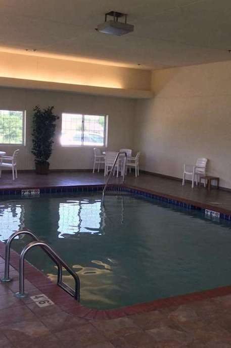 Hotel Baymont by Wyndham Harlan photo 5