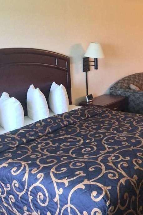 Hotel Baymont by Wyndham Harlan photo 1