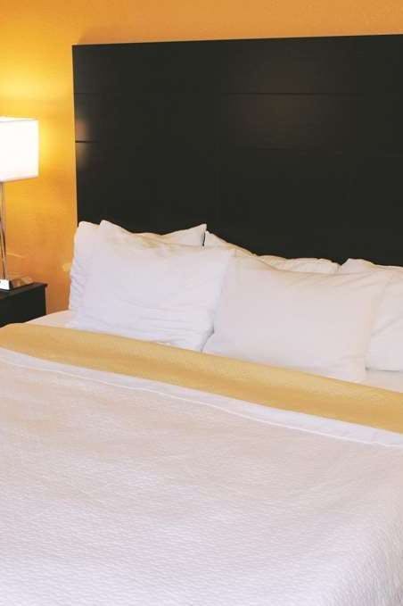 Hotel La Quinta Inn by Wyndham Lincoln photo 1