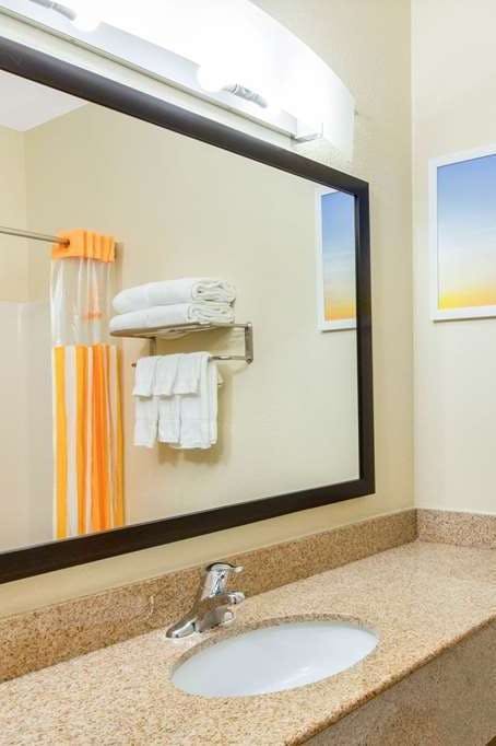 Hotel La Quinta Inn by Wyndham Lincoln photo 5