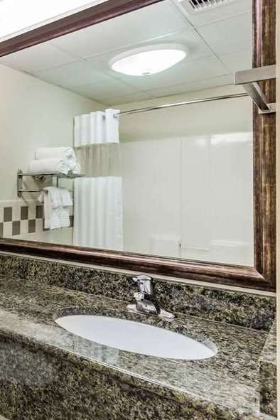 Hotel AmericInn by Wyndham Fort Pierre Conference Center photo 5