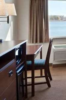 Hotel AmericInn by Wyndham Fort Pierre Conference Center photo 3