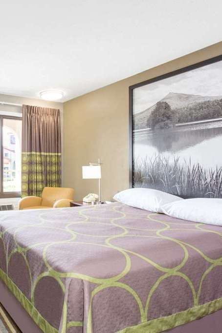 Hotel Super 8 by Wyndham Wytheville photo 1