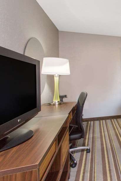 Hotel Super 8 by Wyndham Wytheville photo 4