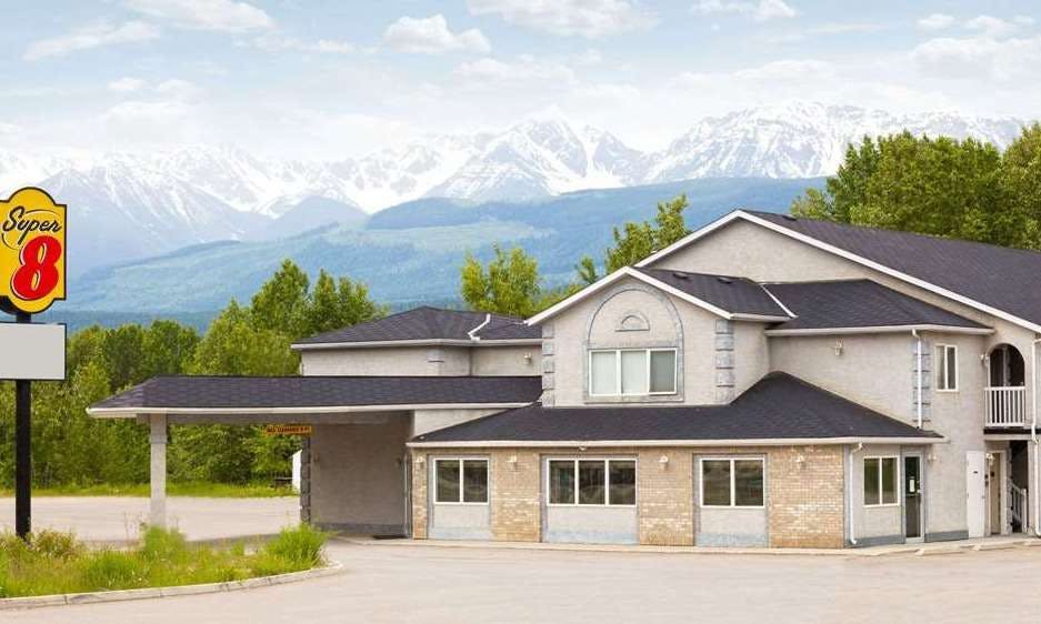 Super 8 by Wyndham Golden