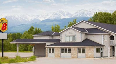 Super 8 by Wyndham Golden