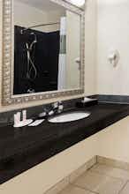 Hotel Baymont I S Henderson photo 4