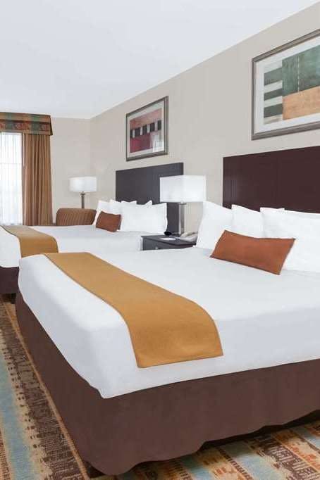 Hotel Baymont by Wyndham Henderson photo 2