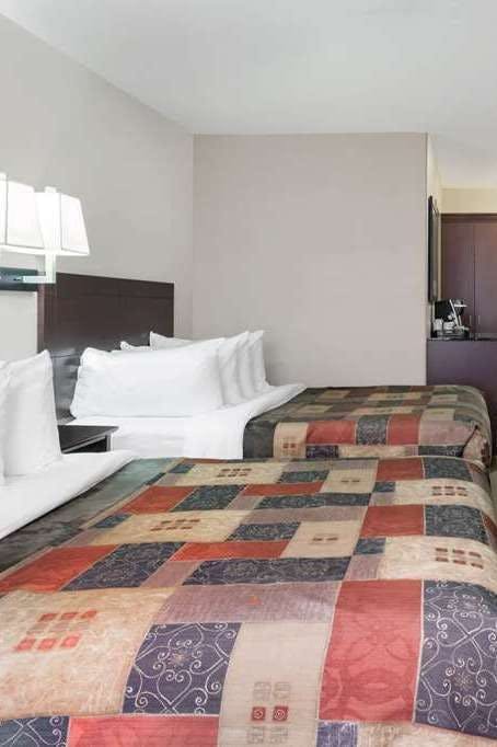 Hotel Ramada Weyburn photo 3