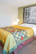 Hotel Super 8 by Wyndham Windsor/Madison North photo 1