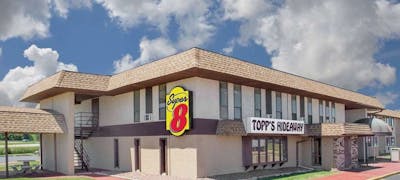 Super 8 Windsor Madison