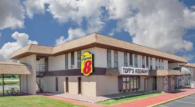 Super 8 by Wyndham Windsor/Madison North