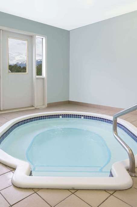 Hotel Super 8 by Wyndham Golden photo 5