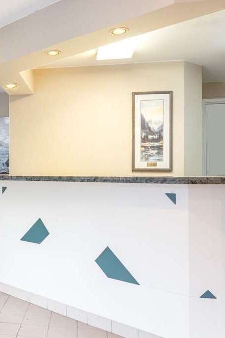 Hotel Super 8 by Wyndham Golden photo 4