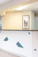 Hotel Super 8 Golden photo 4