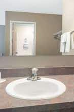 Hotel Super 8 Golden photo 2