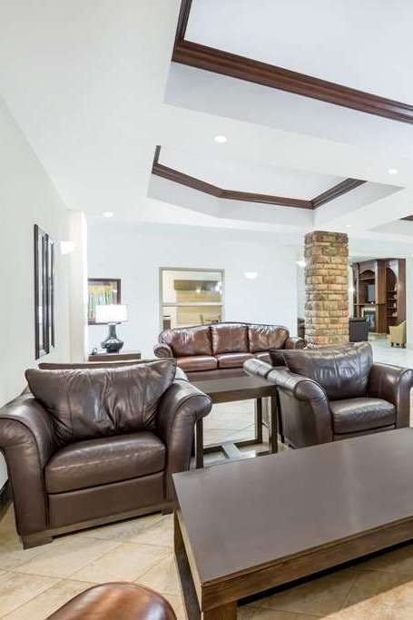 Hotel Ramada by Wyndham Olds photo 5