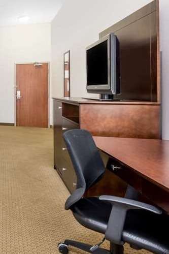 Hotel Ramada by Wyndham Olds photo 3