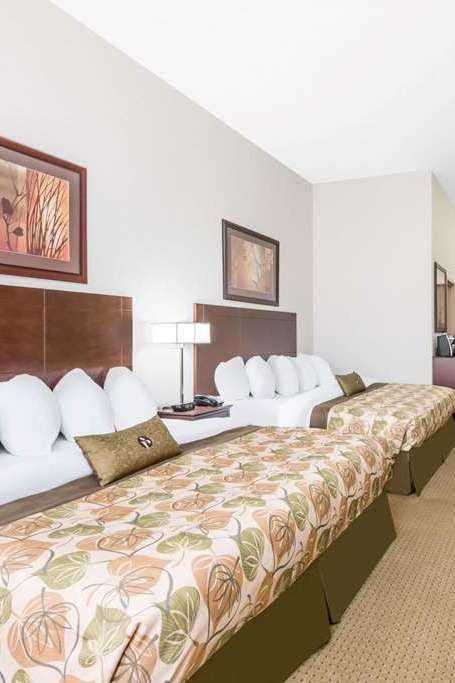 Hotel Ramada by Wyndham Olds photo 2