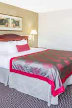 Hotel Ramada by Wyndham Columbia photo 1