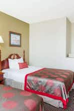 Hotel Ramada by Wyndham Columbia photo 3