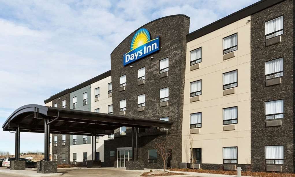 Days Inn by Wyndham Calgary North Balzac