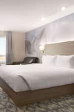 Hotel Days Inn Calgary North Balzac photo 2