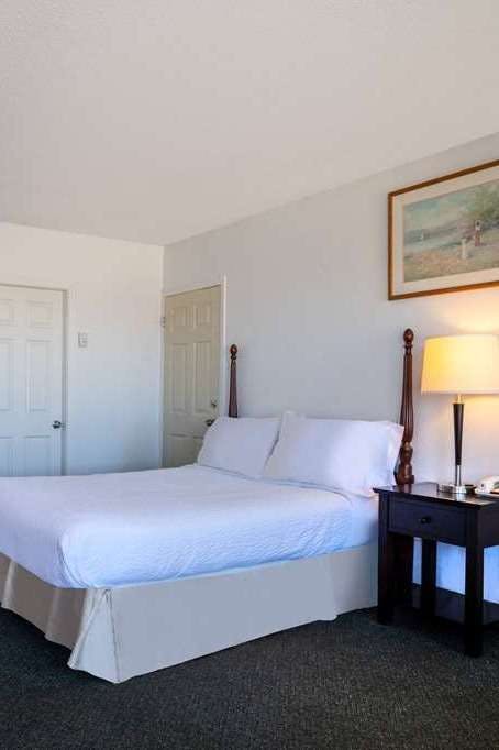Hotel Thriftlodge by Wyndham Regina North photo 1