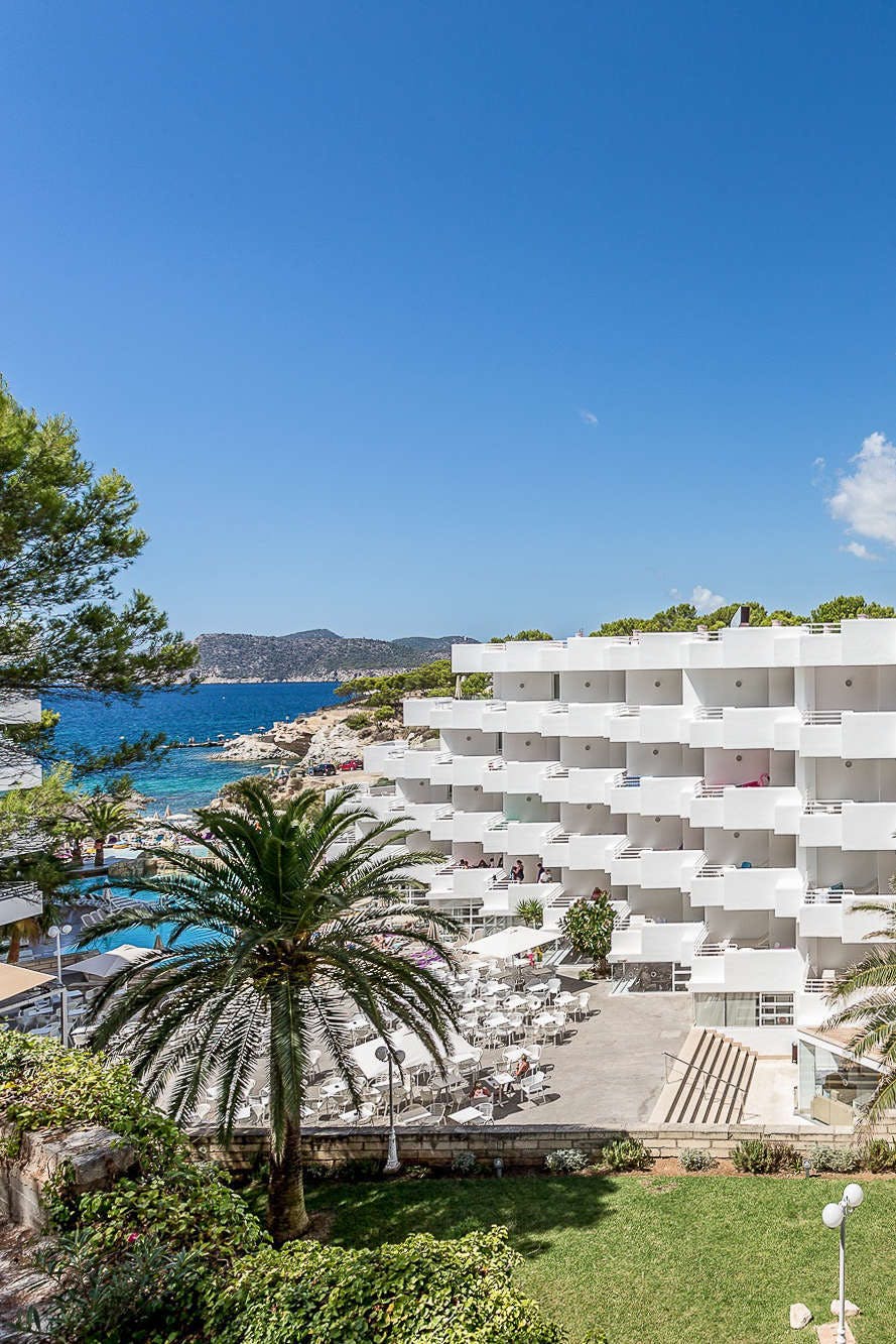 Hotel FERGUS Style Cala Blanca Suites photo 1
