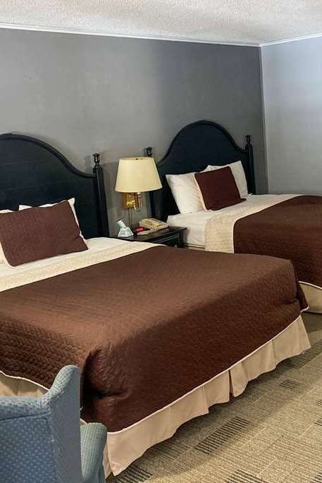 Hotel Travelodge by Wyndham Lincoln Near White Mountain photo 2