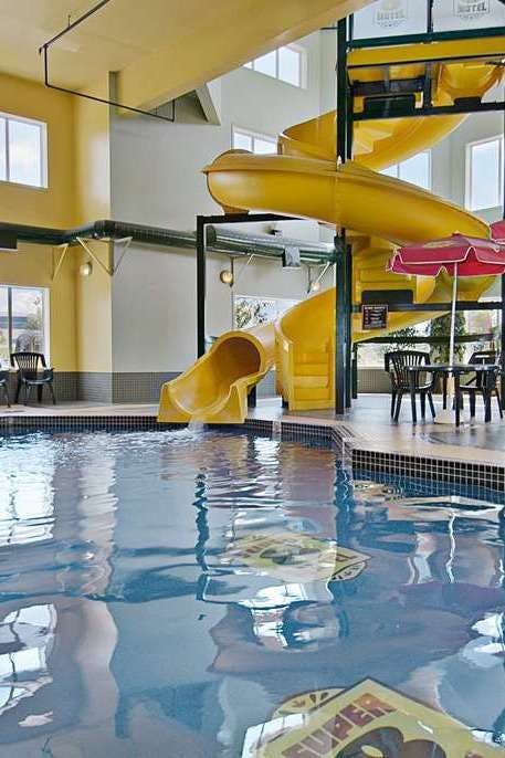 Hotel Super 8 by Wyndham Calgary Shawnessy Area photo 4