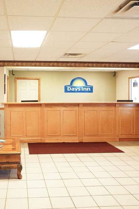 Hotel Days Inn by Wyndham Lake City I-75 photo 5