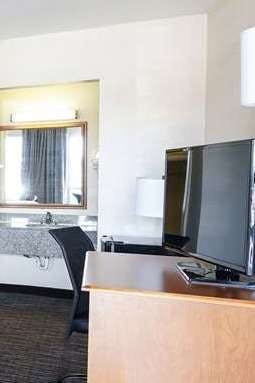 Hotel Days Inn by Wyndham Lake City I-75 photo 3