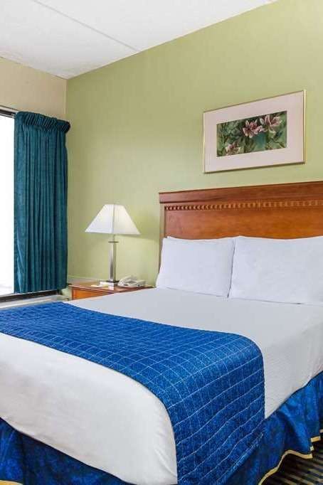 Hotel Days Inn by Wyndham Virginia Beach At The Beach photo 1