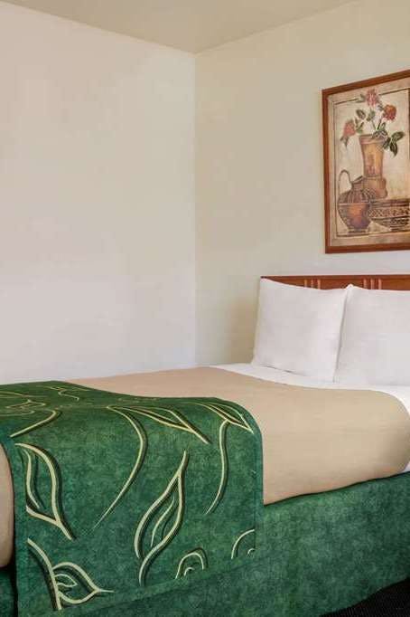 Hotel Baymont Buffalo photo 2