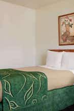 Hotel Baymont Buffalo photo 2