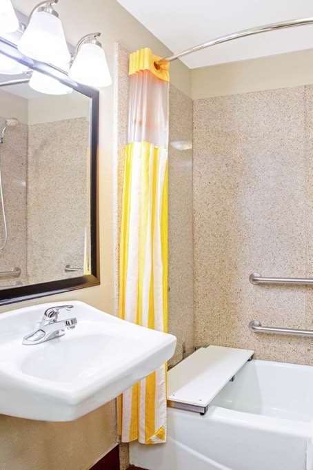 Hotel La Quinta Inn Ste Corpus AP photo 4