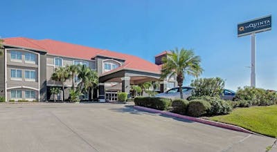 La Quinta Inn & Suites by Wyndham Corpus Christi Airport