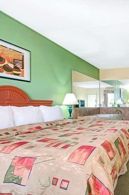 Hotel Super 8 by Wyndham Nashville Near Downtown / I-40 photo 2