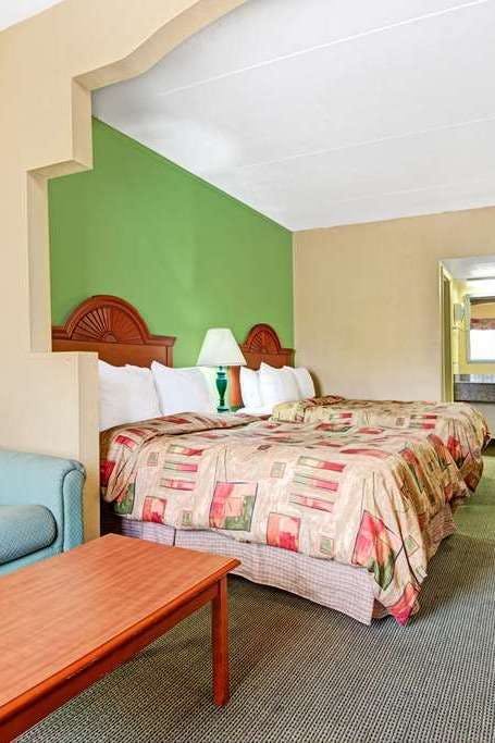 Hotel Super 8 by Wyndham Nashville Near Downtown / I-40 photo 3