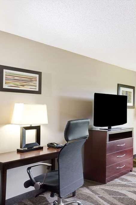 Hotel Wingate by Wyndham Raleigh Durham / Airport photo 3